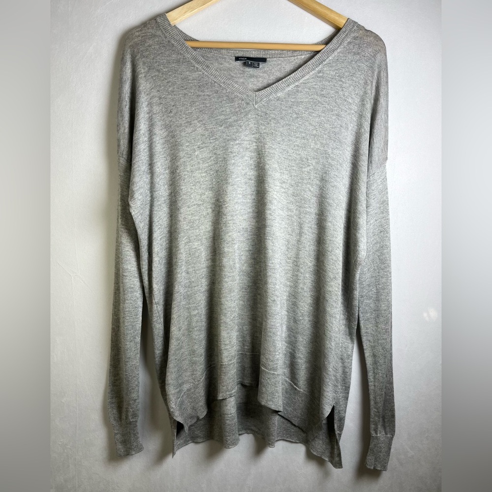 Vince Women’s Silk Cashmere V-Neck Sweater Light Gray Sz S Minimalist Quiet Lux - Picture 2 of 5